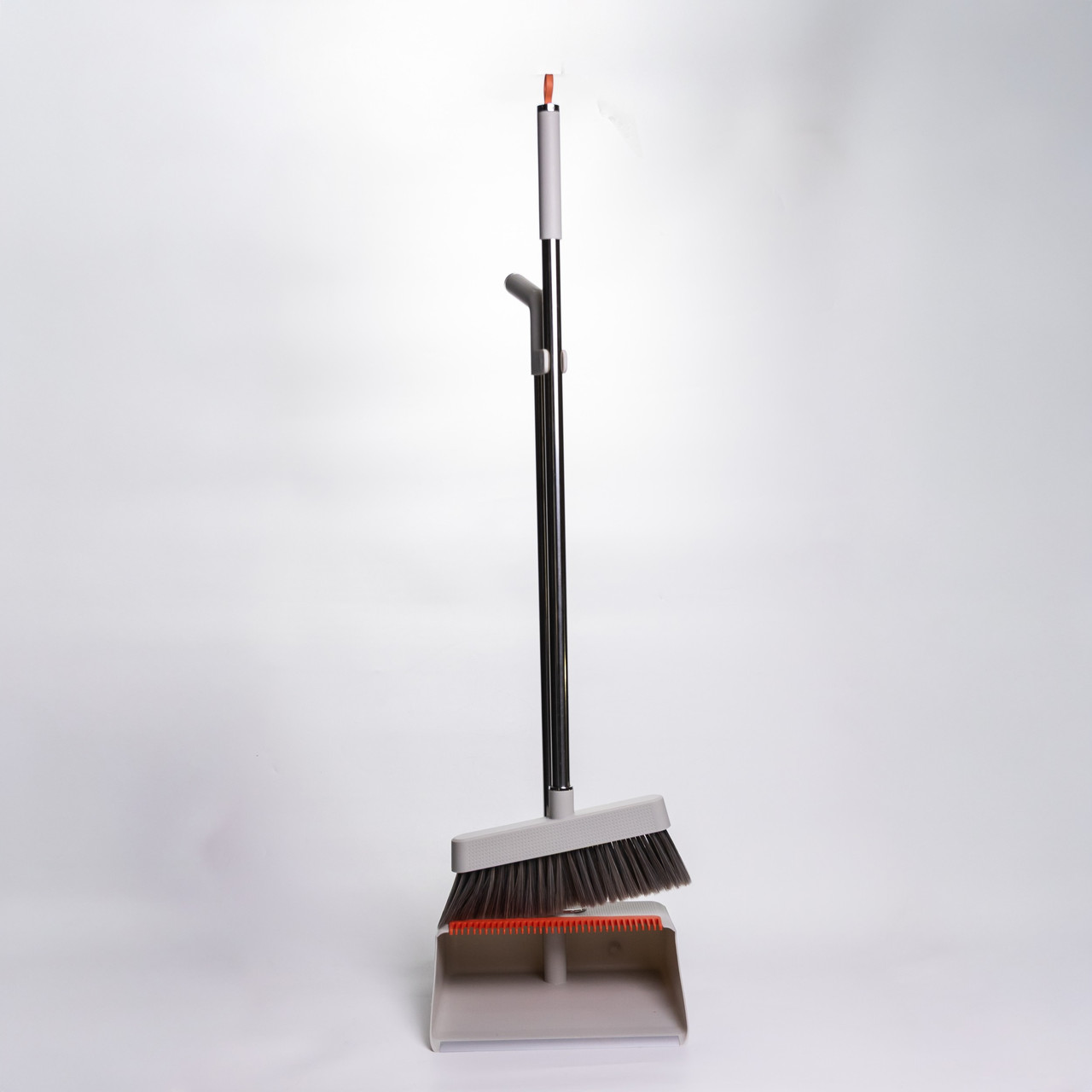 Набір для прибирання віник+совок, сірий Yiwu HP-35015-70G