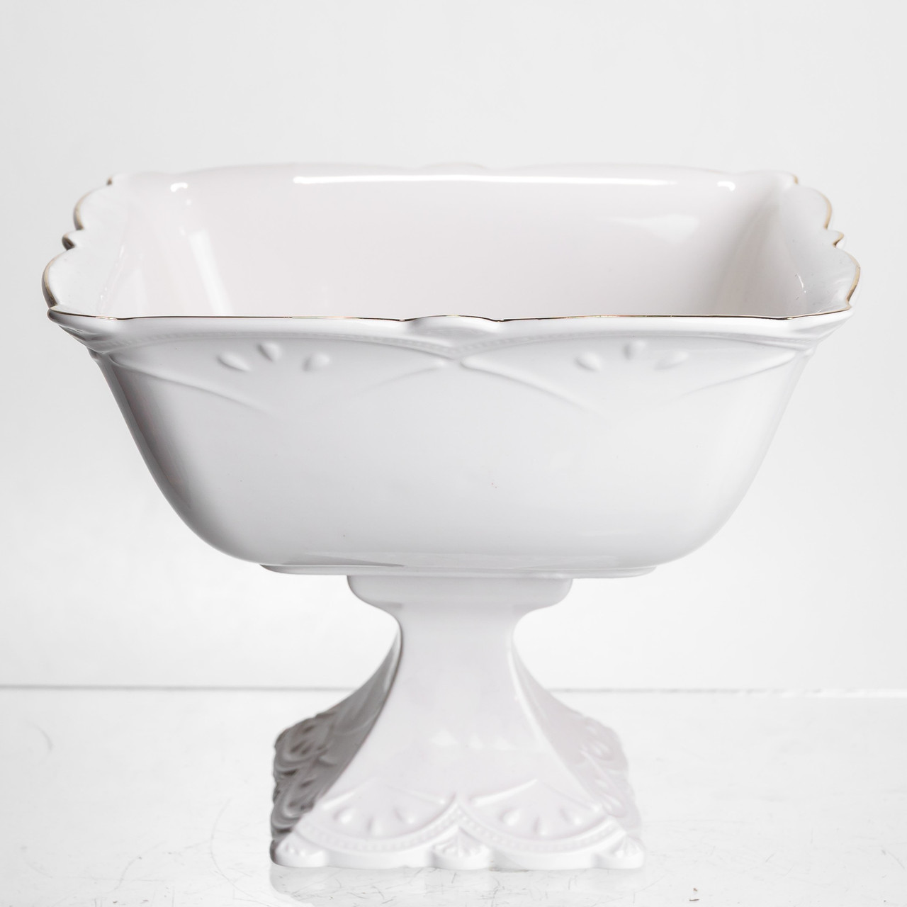 Цукерниця на ніжці порцелянова Pearl 15*15 см Yiwu 120-YH-HG054